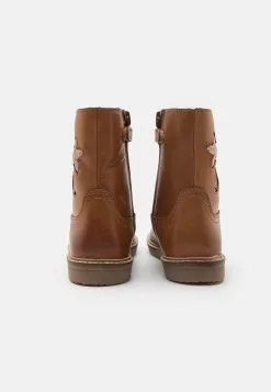 Friboo Leather - Korte Laarzen - Cognac -Friboo Groot Warenhuis 0350a7a49cfb442caed034bbcbfc132f