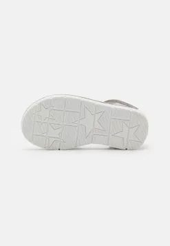 Friboo Holographic Leather - Sandalen - Silver -Friboo Groot Warenhuis 1515a1a82d2d45318394feea8a9e6003