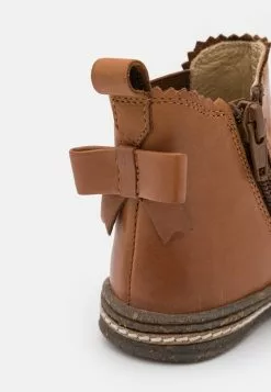 Friboo Leather - Korte Laarzen - Cognac -Friboo Groot Warenhuis 6387cb2220be424cb7d5bb434b397b54