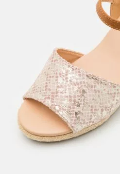 Friboo Sandalen - Rose Gold 11 Friboo Sandalen - Rose Gold -Friboo Groot Warenhuis 7fe68fb4f06e4b12a63cbc10ee73f789