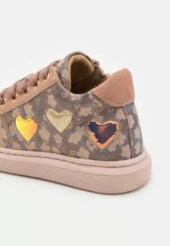 Friboo Sneakers Laag - Light Pink -Friboo Groot Warenhuis de824fe091584f21a5637610b93eb9b2