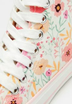 Friboo Trainers - Sneakers Hoog - Off-White 11 Friboo Trainers - Sneakers Hoog - Off-White -Friboo Groot Warenhuis f297f8dde8a94b9cbff676f17fe79a3d